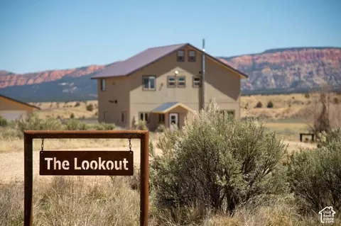 152 E Carols Ln, Hatch, UT 84735