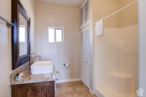 Bath - 152 E Carols Ln, Hatch, UT 84735 photo 1 of 5