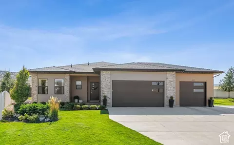 1727 W Packsaddle Cir, Bluffdale, UT 84065