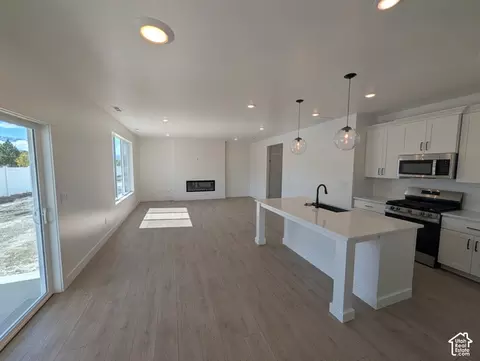Living - 557 N 550 W, Smithfield, UT 84335 photo 2 of 3