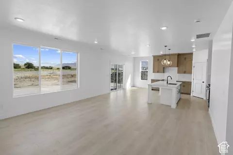 Living - 658 N 200 E #516, Providence, UT 84332 photo 1 of 2
