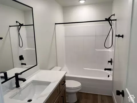 Bath - 652 E Garden Grove Dr #335, Eagle Mountain, UT 84005 photo 2 of 4