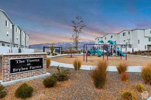 Exterior - 652 E Garden Grove Dr #335, Eagle Mountain, UT 84005 photo 3 of 7