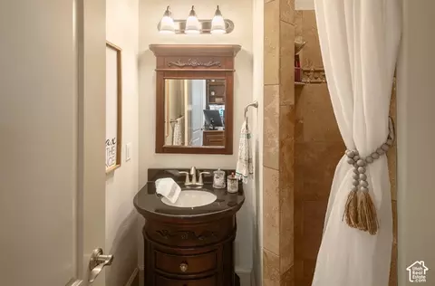 Bath - 2068 S 140 W, Orem, UT 84058 photo 3 of 4