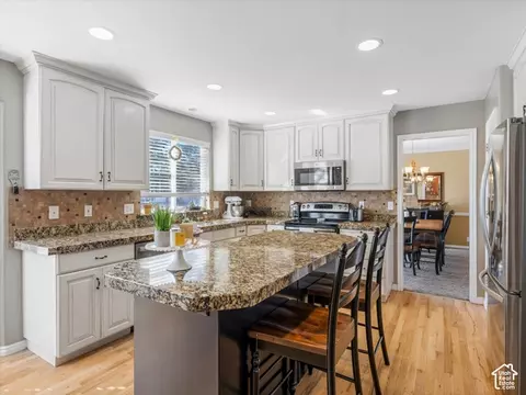 Kitchen - 12072 S Nicklaus Rd, Sandy, UT 84092 photo 3 of 4