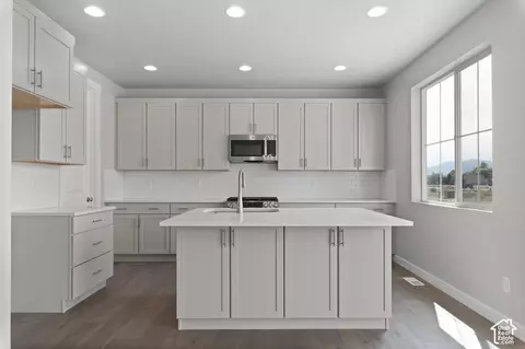 Kitchen - 1283 W 2375 S, Syracuse, UT 84075 photo 1 of 2