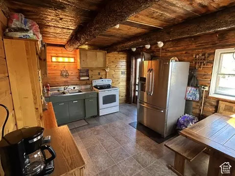 Kitchen - 8540 E Soldier Ln #3, Daniel, UT 84032 photo 1 of 2