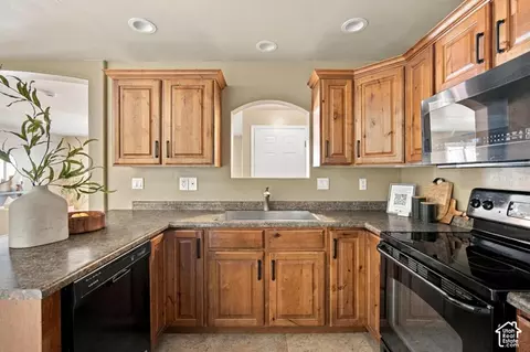 Kitchen - 3561 E Rock Creek Rd N #6, Eagle Mountain, UT 84005 photo 2 of 2