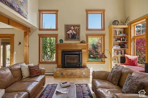 Living - 725 Canyon Rd, Smithfield, UT 84335 photo 2 of 7