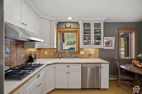 Kitchen - 725 Canyon Rd, Smithfield, UT 84335 photo 5 of 8