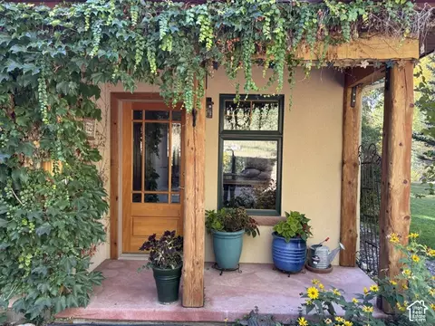 Exterior - 725 Canyon Rd, Smithfield, UT 84335 photo 9 of 25