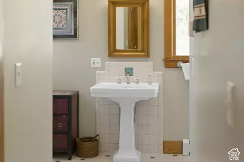 Bath - 725 Canyon Rd, Smithfield, UT 84335 photo 4 of 7