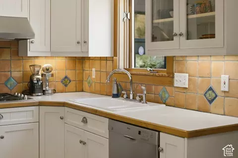 Kitchen - 725 Canyon Rd, Smithfield, UT 84335 photo 3 of 8