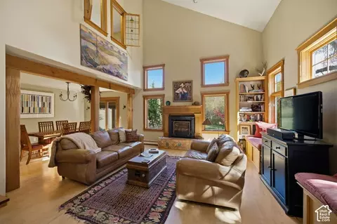 Living - 725 Canyon Rd, Smithfield, UT 84335 photo 3 of 7