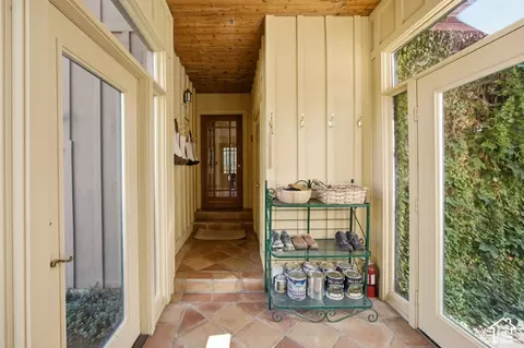Entry Way - 725 Canyon Rd, Smithfield, UT 84335 photo 7 of 8