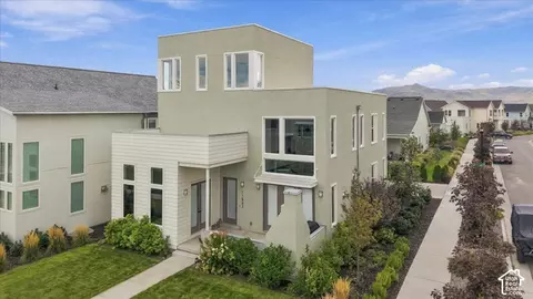 11553 S Pebble Pond Rd W, South Jordan, UT 84009