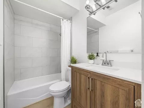 Bath - 1688 Hickory Ln #C, Provo, UT 84604 photo 1 of 2