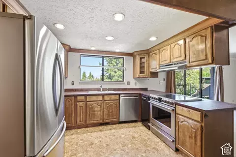 Kitchen - 2763 E Willow Wick Dr S, Sandy, UT 84093 photo 1 of 3