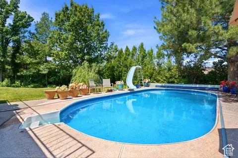 Exterior - 2763 E Willow Wick Dr S, Sandy, UT 84093 photo 6 of 10