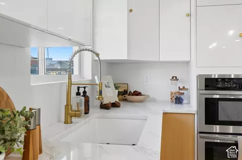 Kitchen - 1098 E Lori Way, Murray, UT 84117 photo 9 of 9