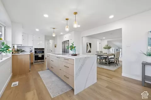 Kitchen - 1098 E Lori Way, Murray, UT 84117 photo 6 of 9