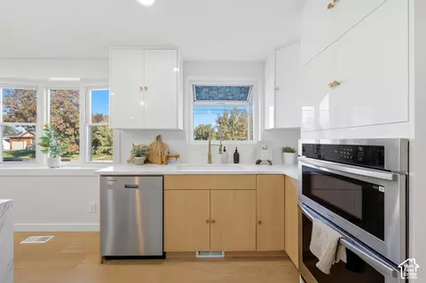 Kitchen - 1098 E Lori Way, Murray, UT 84117 photo 8 of 9