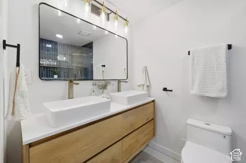 Bath - 1098 E Lori Way, Murray, UT 84117 photo 2 of 5