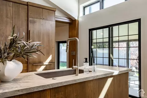 Kitchen - 3983 S Mercury Dr, Holladay, UT 84124 photo 8 of 16