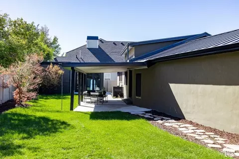 Exterior - 3983 S Mercury Dr, Holladay, UT 84124 photo 6 of 8