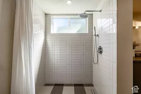 Bath - 3983 S Mercury Dr, Holladay, UT 84124 photo 7 of 9