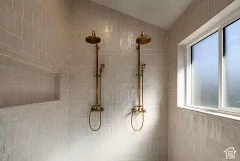 Bath - 3983 S Mercury Dr, Holladay, UT 84124 photo 3 of 9