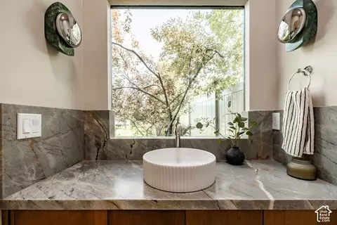 Bath - 3983 S Mercury Dr, Holladay, UT 84124 photo 9 of 9