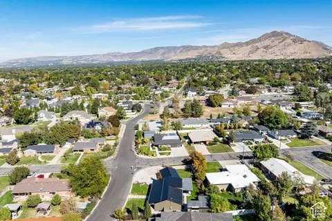 View/Area - 3983 S Mercury Dr, Holladay, UT 84124 photo 4 of 5