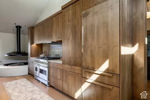 Kitchen - 3983 S Mercury Dr, Holladay, UT 84124 photo 9 of 16