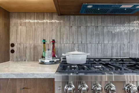 Kitchen - 3983 S Mercury Dr, Holladay, UT 84124 photo 5 of 16