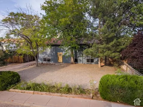 Exterior - 831 Mountain Dr, Moab, UT 84532 photo 7 of 10