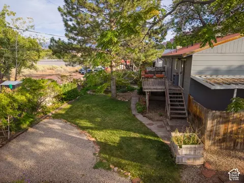 Exterior - 831 Mountain Dr, Moab, UT 84532 photo 4 of 10