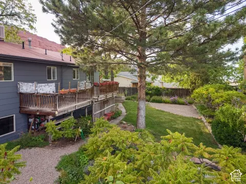 Exterior - 831 Mountain Dr, Moab, UT 84532 photo 8 of 10