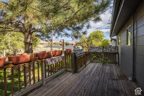 Exterior - 831 Mountain Dr, Moab, UT 84532 photo 5 of 10