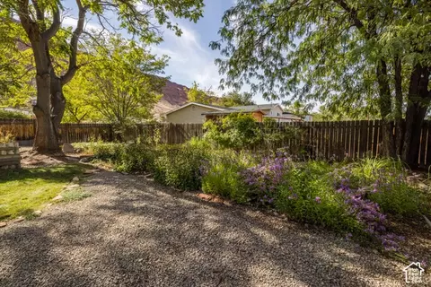 Exterior - 831 Mountain Dr, Moab, UT 84532 photo 3 of 10