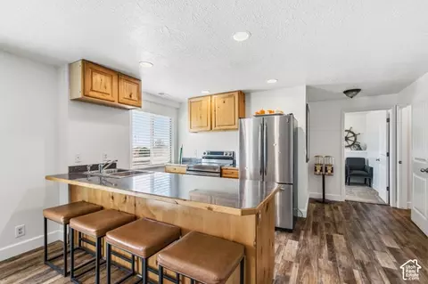 Kitchen - 9044 N Cedar Pass Rd, Eagle Mountain, UT 84005 photo 4 of 5