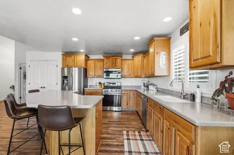 Kitchen - 9044 N Cedar Pass Rd, Eagle Mountain, UT 84005 photo 3 of 5