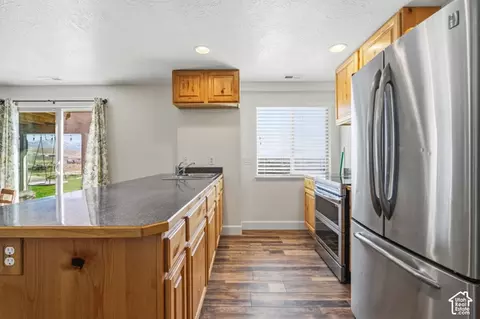 Kitchen - 9044 N Cedar Pass Rd, Eagle Mountain, UT 84005 photo 5 of 5