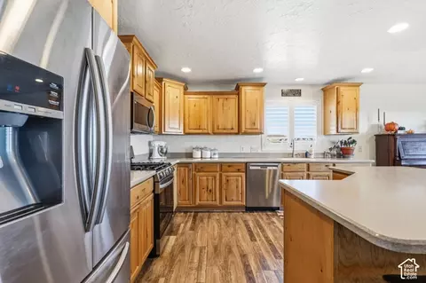 Kitchen - 9044 N Cedar Pass Rd, Eagle Mountain, UT 84005 photo 2 of 5