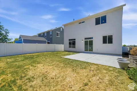 Exterior - 1706 W Parkview Dr, Syracuse, UT 84075 photo 5 of 7