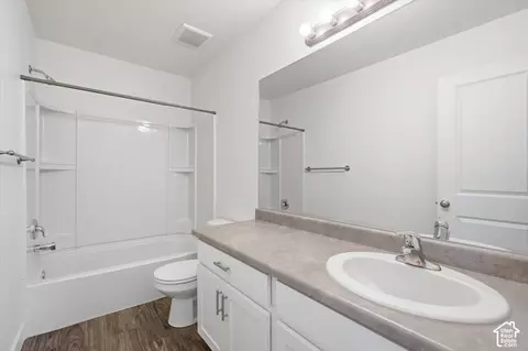 Bath - 1706 W Parkview Dr, Syracuse, UT 84075 photo 1 of 1
