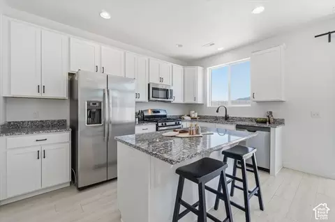 Kitchen - 1706 W Parkview Dr, Syracuse, UT 84075 photo 2 of 4