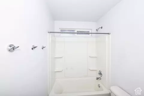 Bath - 1204 E Roma Dr, Fruit Heights, UT 84037 photo 4 of 8