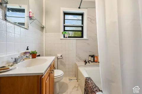 Bath - 815 E 4200 S, Murray, UT 84107 photo 1 of 2