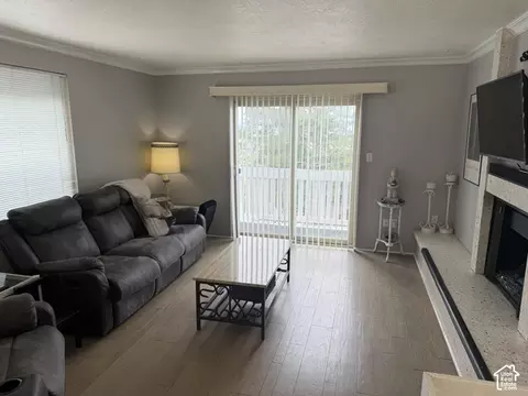 Living - 517 E 1400 N, Centerville, UT 84014 photo 1 of 3